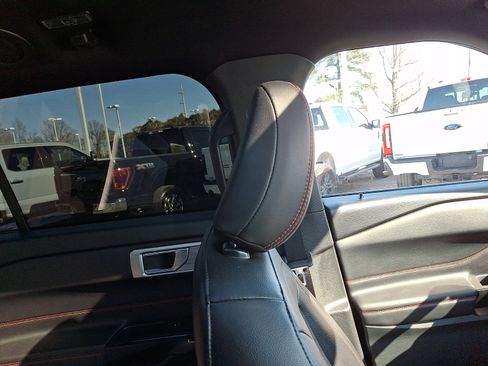 Certified 2024 Ford Explorer ST-Line w/ Class IV Trailer Tow Package image 13