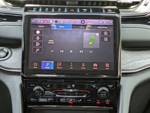 Used 2023 Jeep Grand Cherokee 4WD 4xe image 18