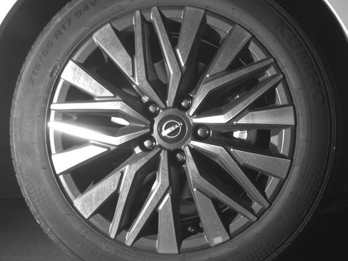 Used 2025 Nissan Altima 2.5 SV FWD image 13