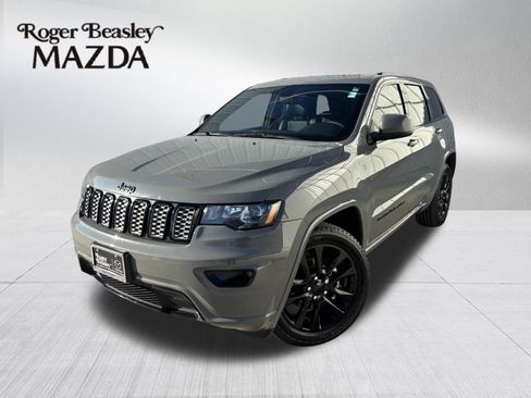 Used 2019 Jeep Grand Cherokee Altitude image 1