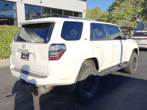 Used 2018 Toyota 4Runner SR5 Premium image 7