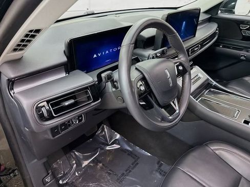 Used 2025 Lincoln Aviator AWD image 9