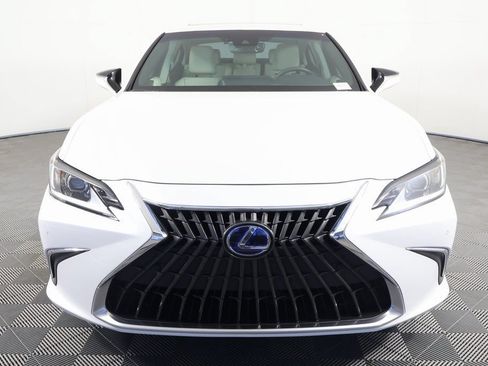 Used 2022 Lexus ES 300h w/ Premium Package FWD image 2