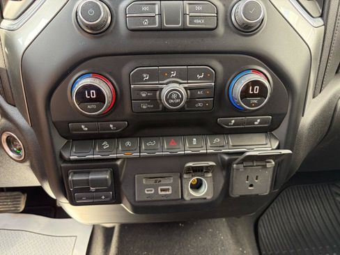 Used 2021 Chevrolet Silverado 1500 LT w/ Z71 Off-Road Package AWD/4WD image 14