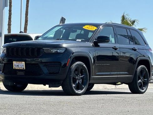 Certified 2023 Jeep Grand Cherokee Altitude RWD image 8
