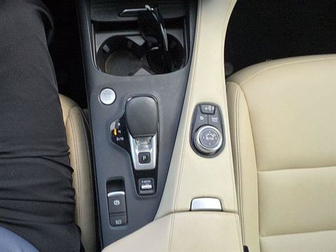 Used 2019 INFINITI QX50 Luxe w/ Navigation Package FWD image 4