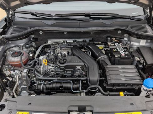 Used 2023 Volkswagen Taos SE w/ Panoramic Sunroof Package image 10