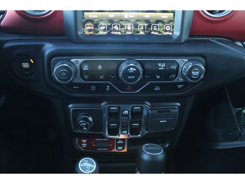 Certified 2022 Jeep Gladiator Rubicon w/ Cold Weather Group image 26