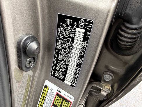 Used 2017 Toyota Corolla LE w/ Carpet Mat Package (TMS) FWD image 28