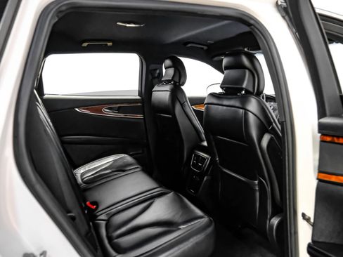 Used 2019 Lincoln Nautilus Select image 33