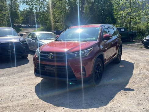 Used 2019 Toyota Highlander SE AWD/4WD image 1