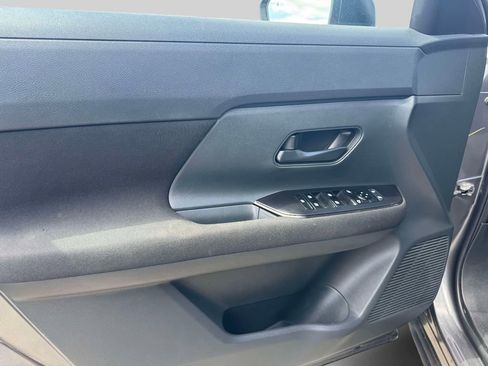 Used 2025 Nissan Kicks S FWD image 15