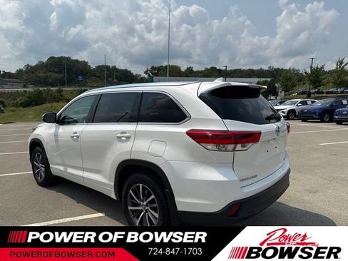 Used 2017 Toyota Highlander XLE w/ Carpet Mat Package AWD/4WD image 6