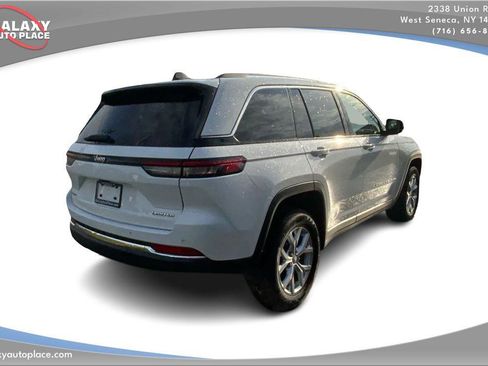 Used 2023 Jeep Grand Cherokee Limited image 5
