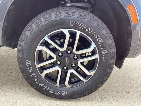 Used 2024 Ford Ranger Lariat w/ FX4 Off-Road Package AWD/4WD image 9