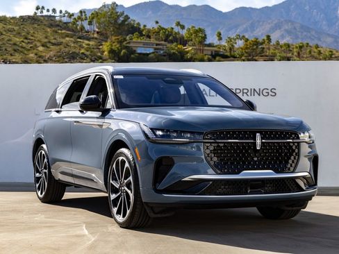 Used 2026 Lincoln Nautilus Black Label image 8