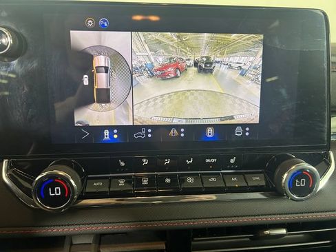 Used 2025 Chevrolet Colorado Z71 w/ Technology Package AWD/4WD image 22