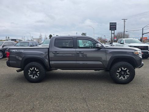 Used 2017 Toyota Tacoma TRD Off-Road w/ Tow Package image 36