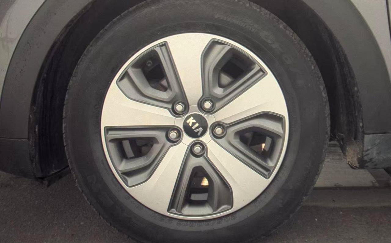 Used 2017 Kia Niro LX FWD image 9