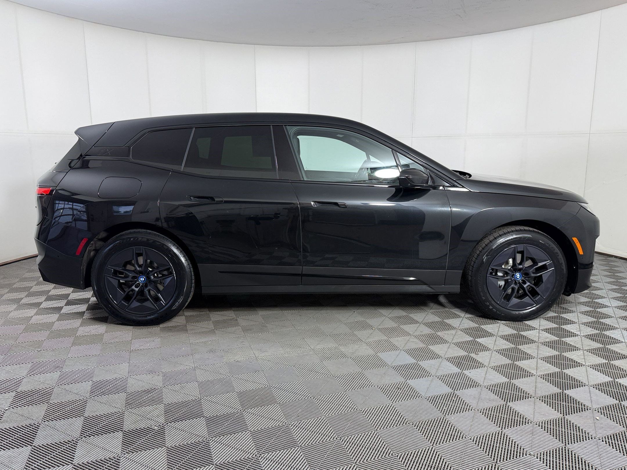 Certified 2024 BMW iX xDrive50 w/ Convenience Package AWD/4WD image 8