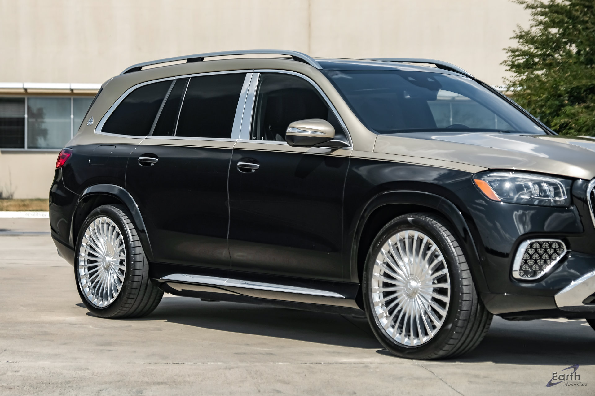Used 2024 Mercedes-Benz Maybach GLS 600 4MATIC image 27