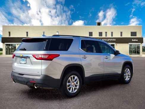 Used 2020 Chevrolet Traverse LT w/ Driver Confidence II Package AWD/4WD image 3