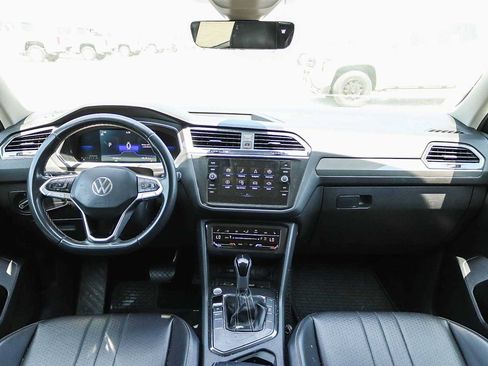 Certified 2022 Volkswagen Tiguan SE FWD image 12