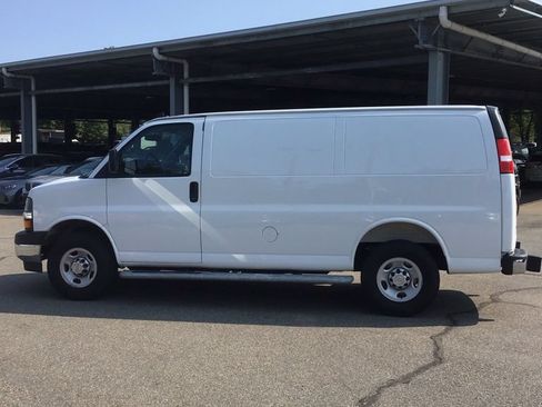 Used 2025 Chevrolet Express 2500 w/ Driver Convenience Package RWD image 3