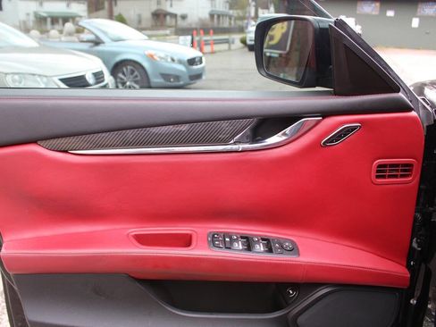 Used 2016 Maserati Quattroporte S image 32