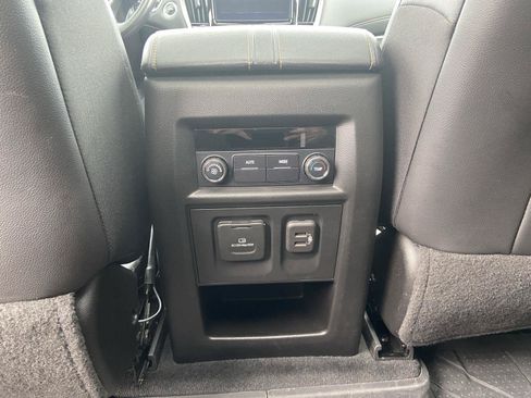 Used 2021 Chevrolet Traverse RS AWD/4WD image 19