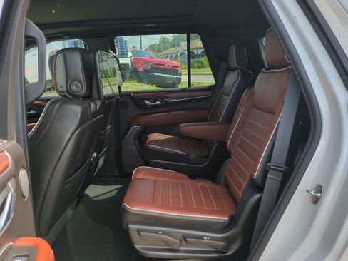 Certified 2023 GMC Yukon Denali Ultimate AWD/4WD image 13