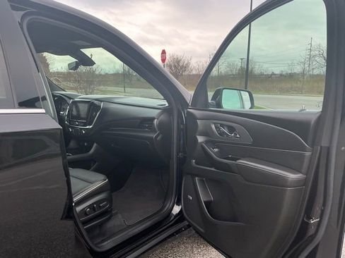 Used 2023 Chevrolet Traverse Premier AWD/4WD image 17