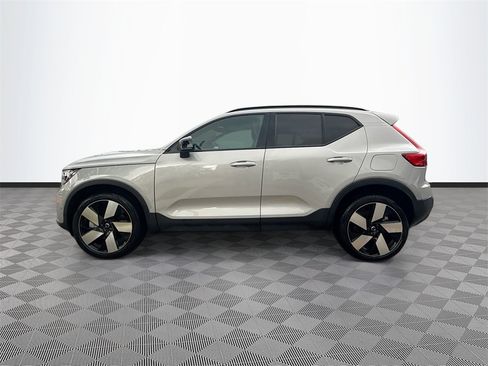 Used 2023 Volvo XC40 Recharge Plus image 9