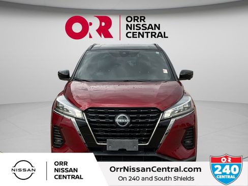 Used 2023 Nissan Kicks SR w/ SR Premium Package FWD image 2