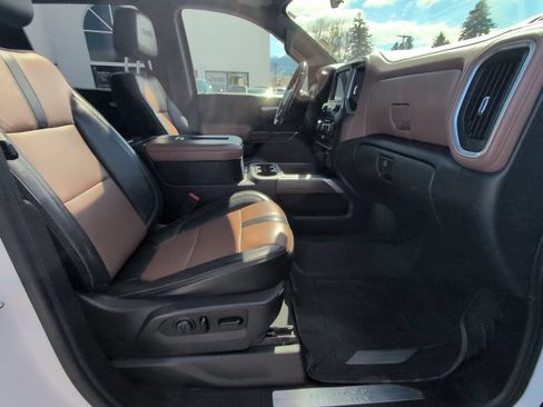 Used 2019 Chevrolet Silverado 1500 High Country w/ Technology Package AWD/4WD image 34