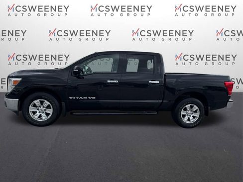 Used 2019 Nissan Titan SV image 2