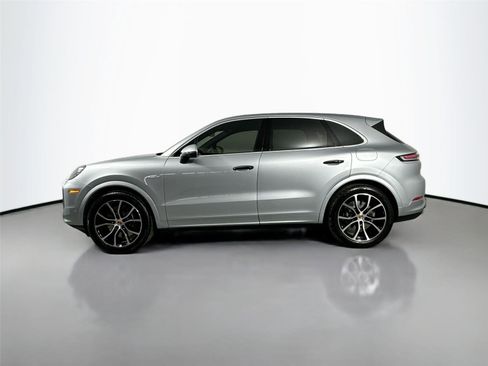 Certified 2026 Porsche Cayenne E-Hybrid AWD/4WD image 2