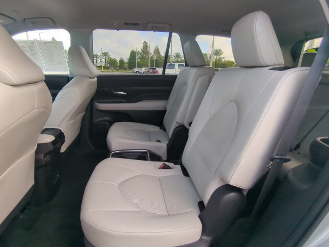 Certified 2025 Toyota Grand Highlander FWD image 17