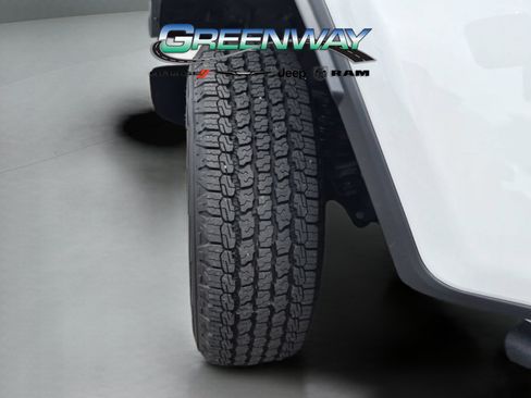 Used 2023 Jeep Gladiator Sport AWD/4WD image 32