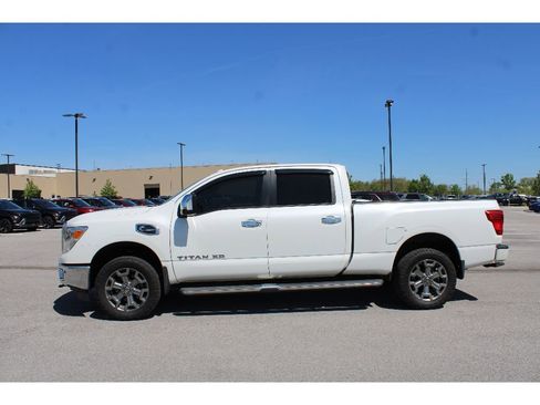 Used 2018 Nissan Titan SL w/ Chrome Package AWD/4WD image 2