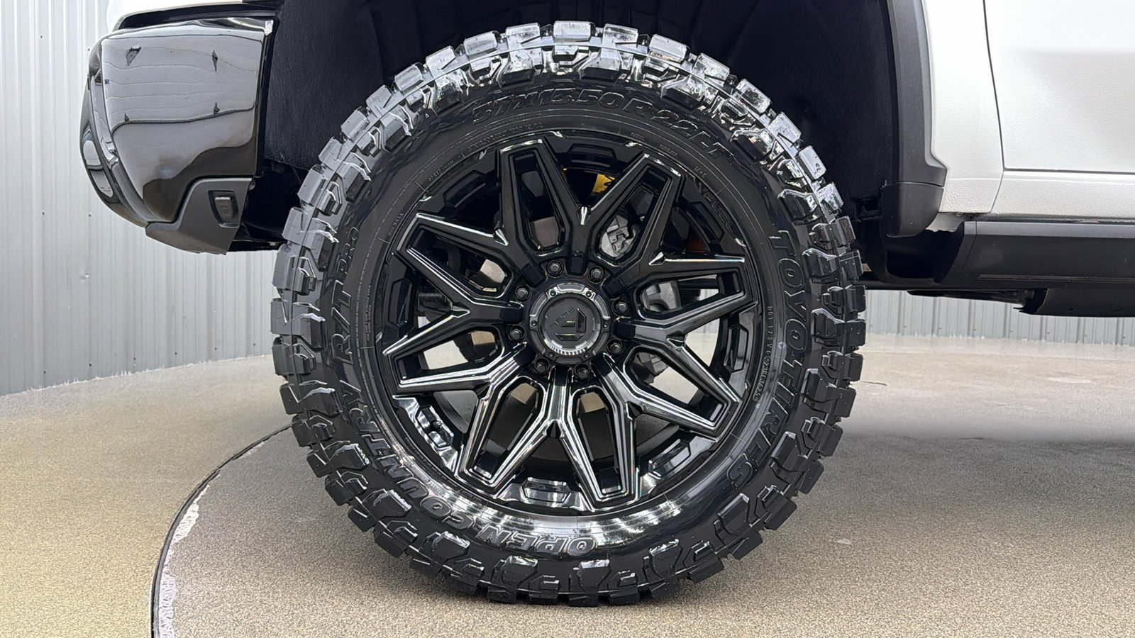 Used 2026 Chevrolet Silverado 2500 ZR2 w/ LPO, Dark Essentials Package AWD/4WD image 9