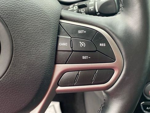 Used 2019 Jeep Cherokee Limited AWD/4WD image 17