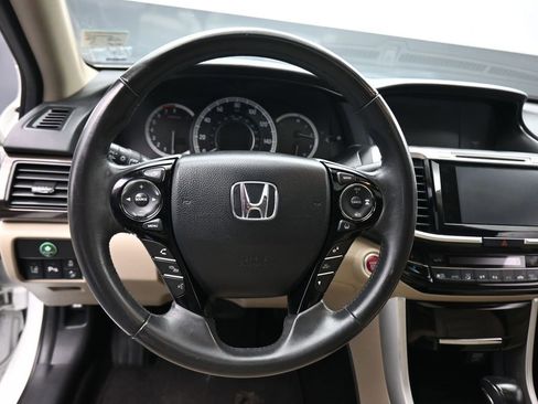 Used 2017 Honda Accord Touring image 14