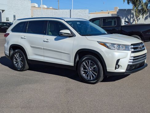Used 2019 Toyota Highlander XLE image 1