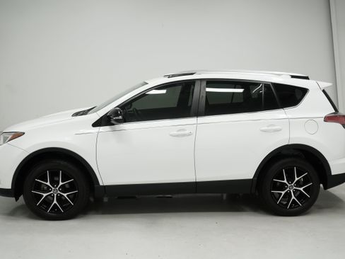 Used 2016 Toyota RAV4 SE FWD image 7