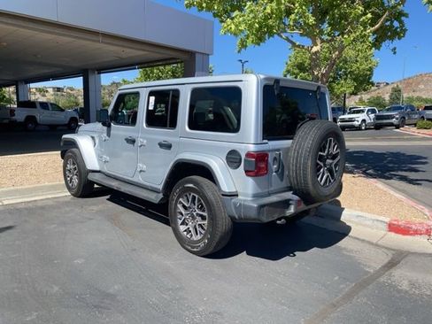Used 2024 Jeep Wrangler Unlimited Sahara AWD/4WD image 5