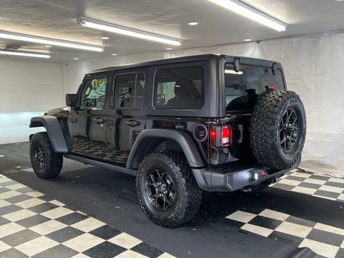 Used 2025 Jeep Wrangler Unlimited Sport AWD/4WD image 10