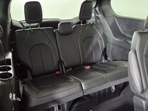 New 2025 Chrysler Pacifica Select image 35