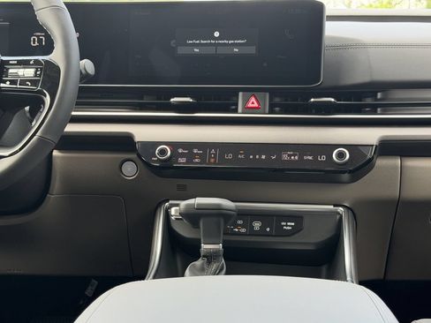 New 2027 Kia Carnival EX FWD image 16