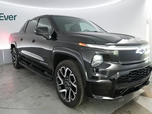 Used 2024 Chevrolet Silverado EV RST image 2